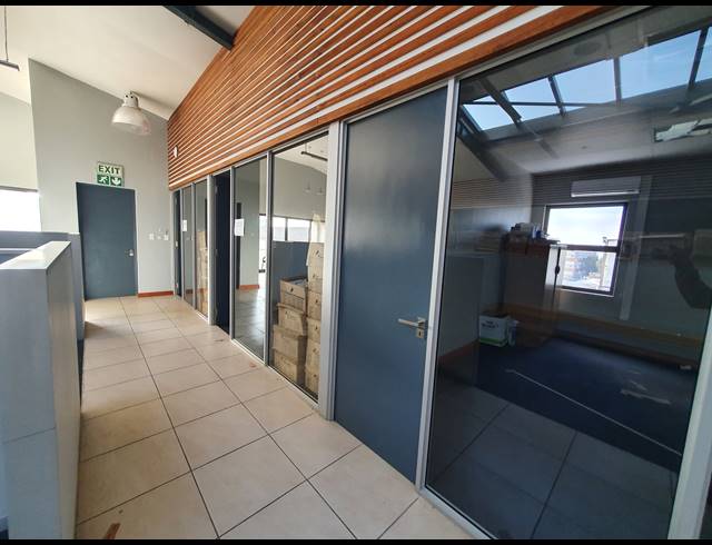1,290M² OFFICE TO LET IN ACTIVIA PARK